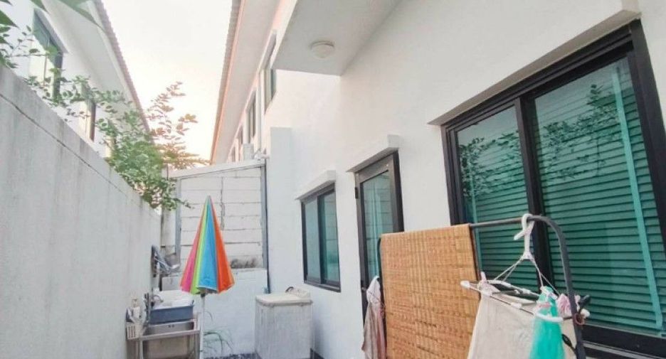 For sale 4 bedrooms townhouse in Bang Pakong, Chachoengsao