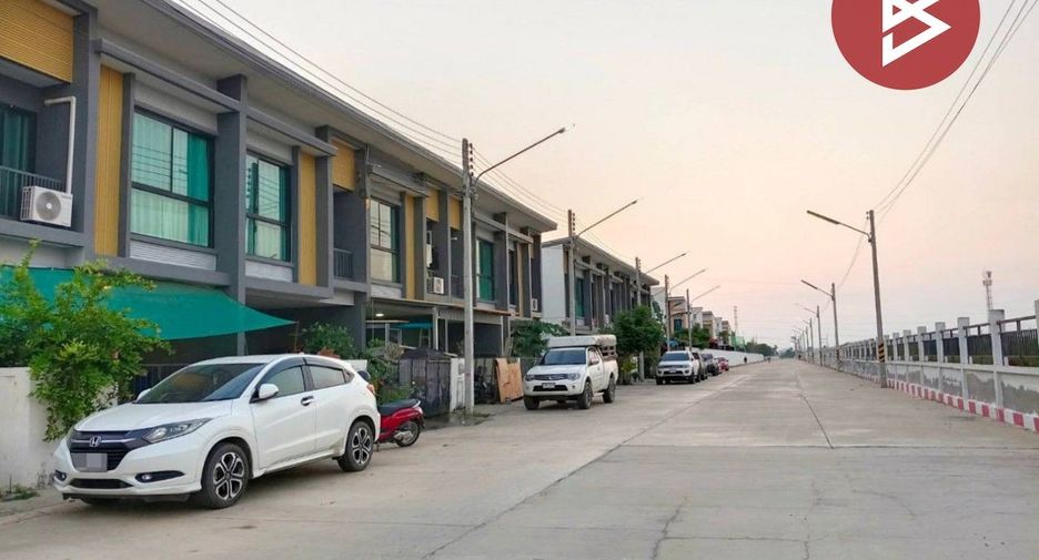 For sale 4 bedrooms townhouse in Bang Pakong, Chachoengsao
