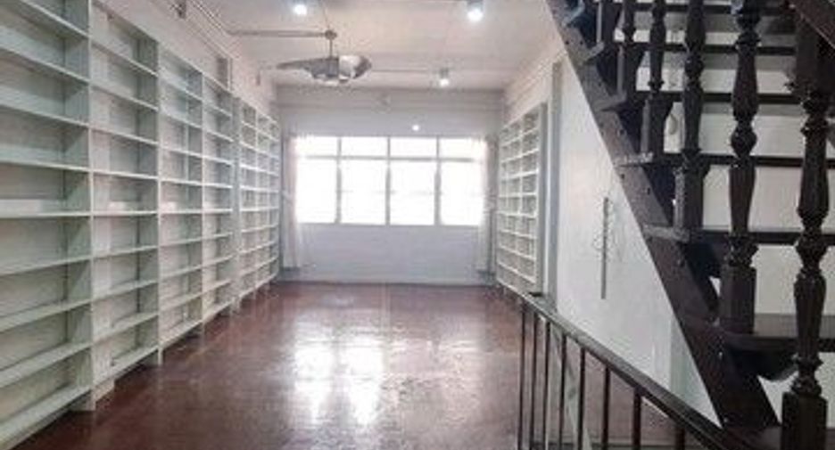 For rent 3 bedrooms retail Space in Phra Khanong, Bangkok