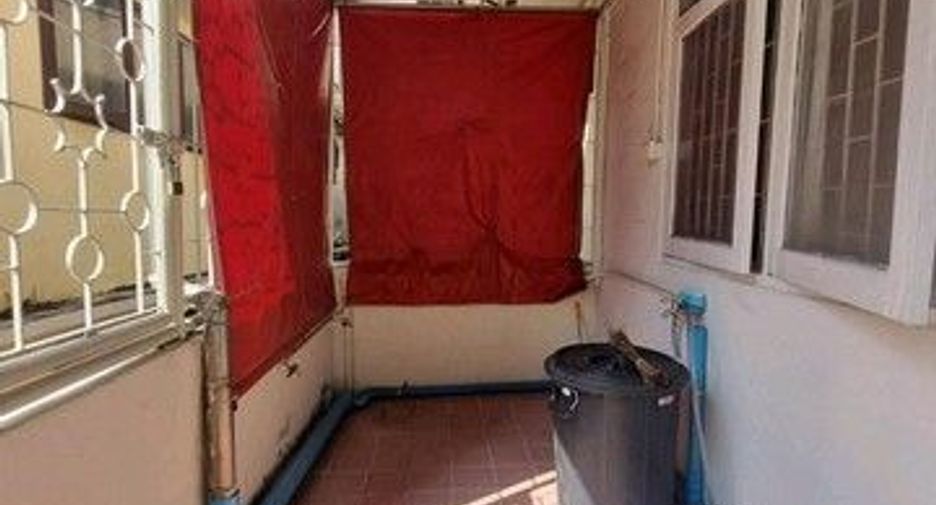 For rent 3 bedrooms retail Space in Phra Khanong, Bangkok
