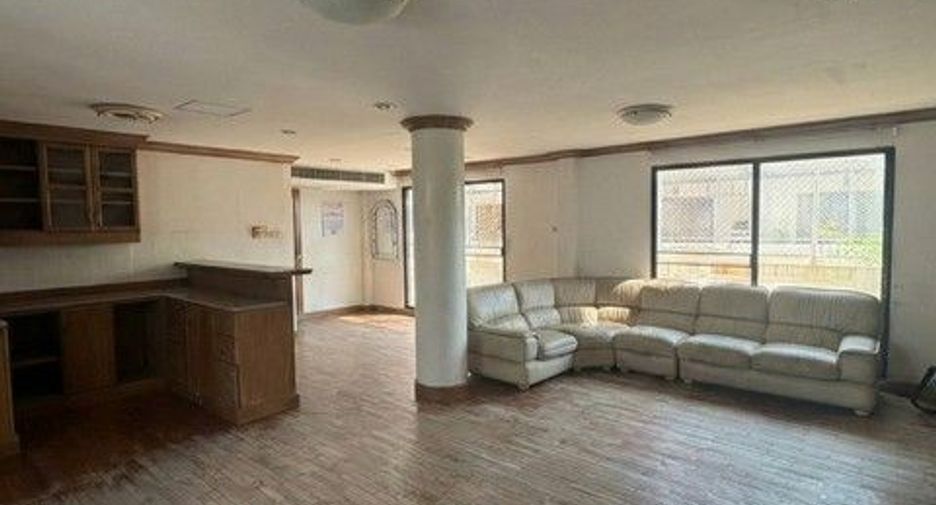 For rent 2 bedrooms retail Space in Sathon, Bangkok