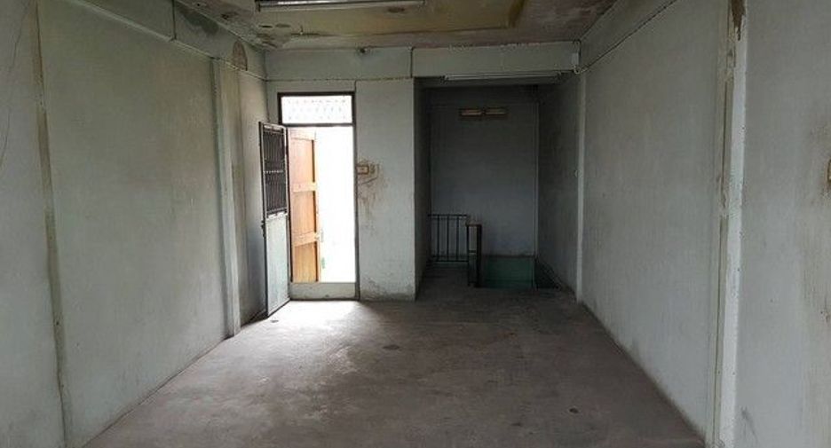 For rent 2 bedrooms retail Space in Khan Na Yao, Bangkok