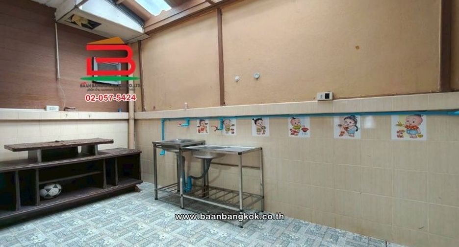 For rent 2 bedrooms townhouse in Sai Mai, Bangkok