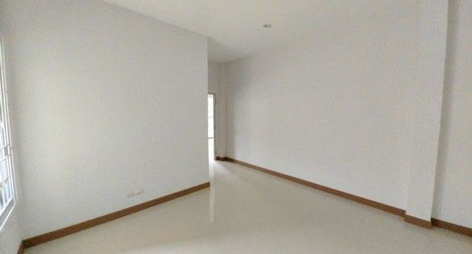 À vendre 1 chambre maison à Ban Bueng, Chonburi