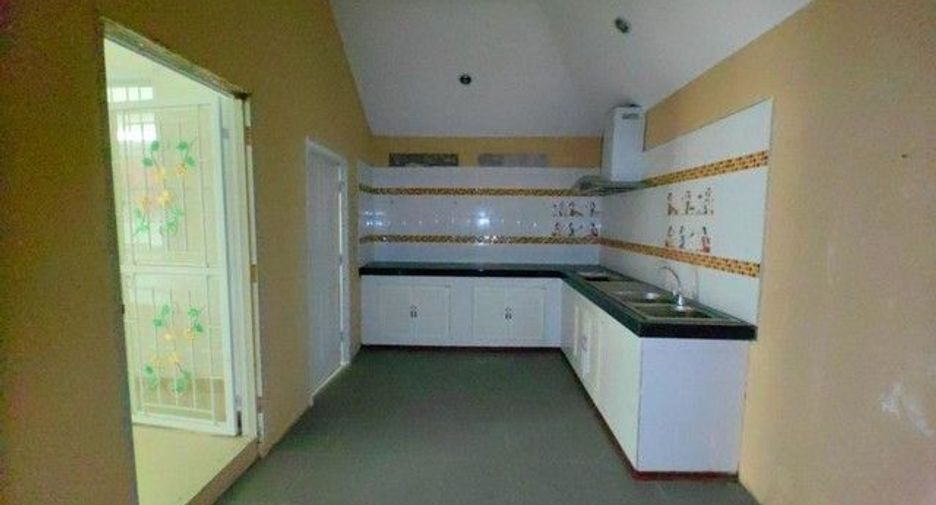 À vendre 1 chambre maison à Ban Bueng, Chonburi