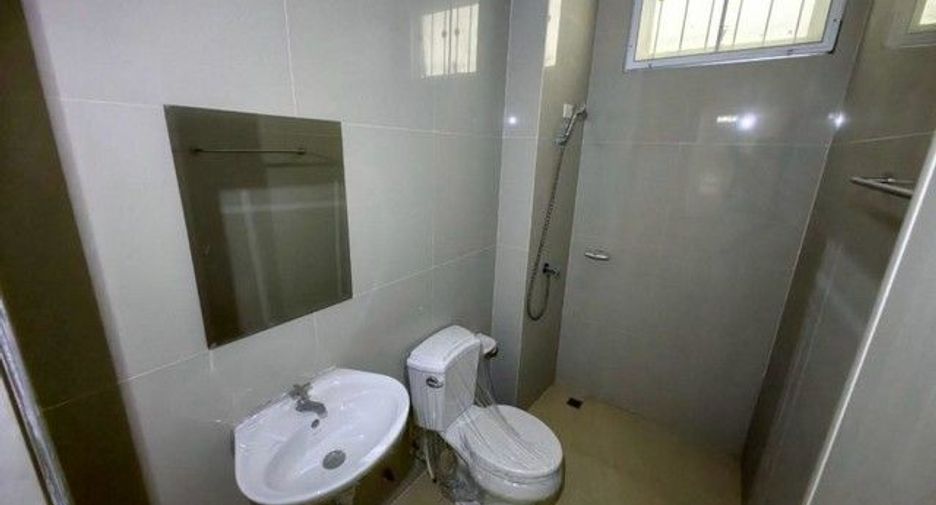 À vendre 1 chambre maison à Ban Bueng, Chonburi