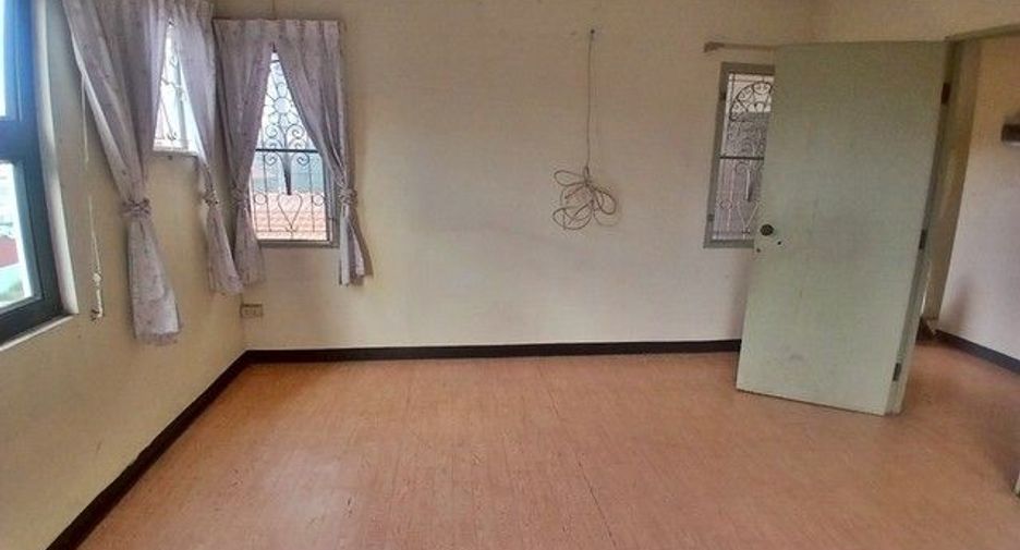À vendre 1 chambre maison à Ban Bueng, Chonburi