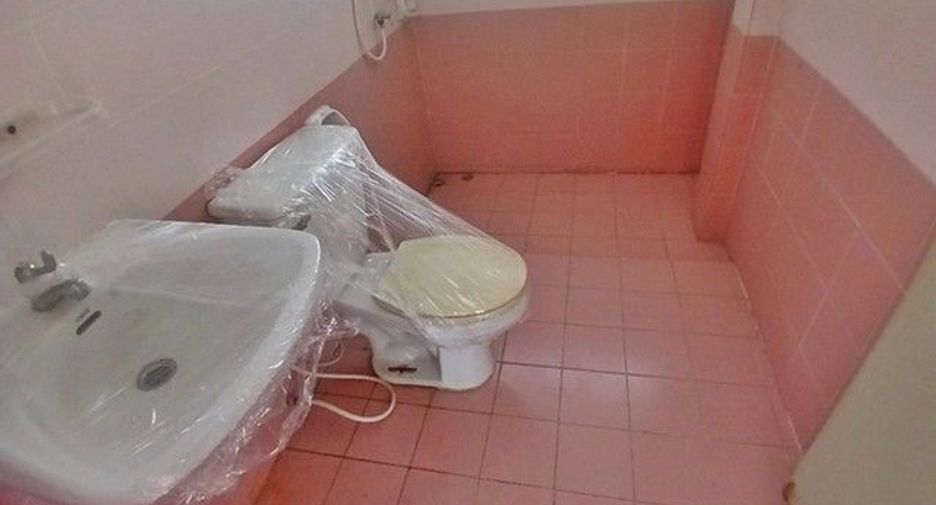 À vendre 1 chambre maison à Ban Bueng, Chonburi
