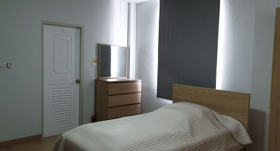 For sale 3 bedrooms townhouse in Lat Krabang, Bangkok