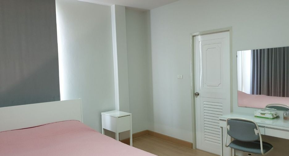For sale 3 bedrooms townhouse in Lat Krabang, Bangkok