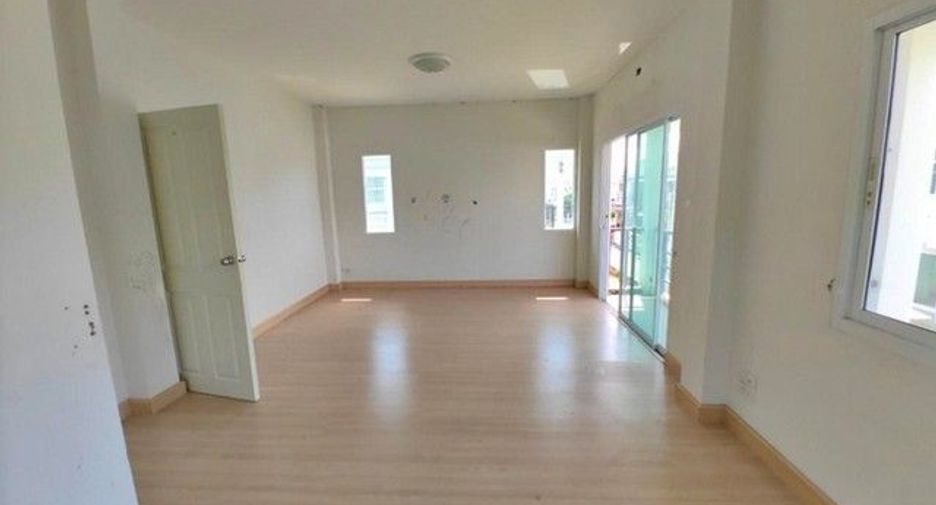 For sale 1 bed house in Ban Bueng, Chonburi