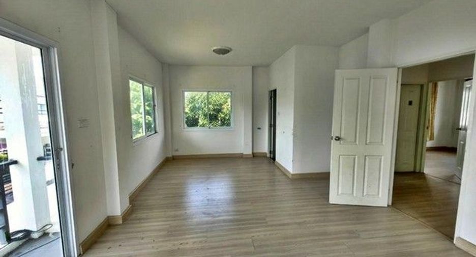 For sale 1 bed house in Ban Bueng, Chonburi