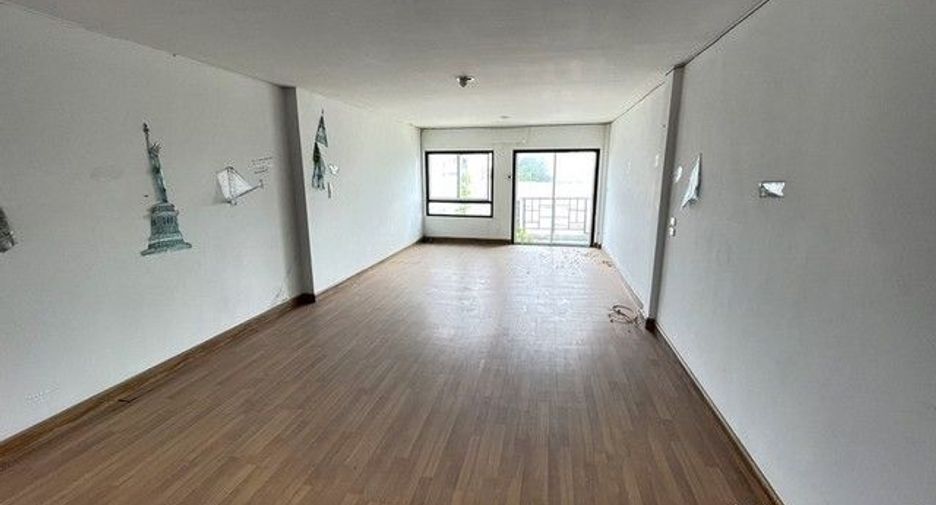 À vendre 1 chambre local commercial à Ban Bueng, Chonburi