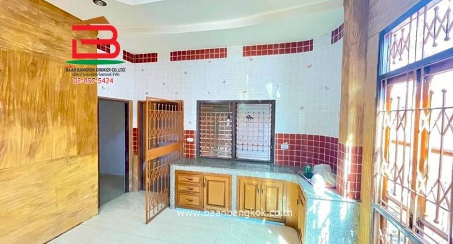 For sale 5 bedrooms house in Thanyaburi, Pathum Thani