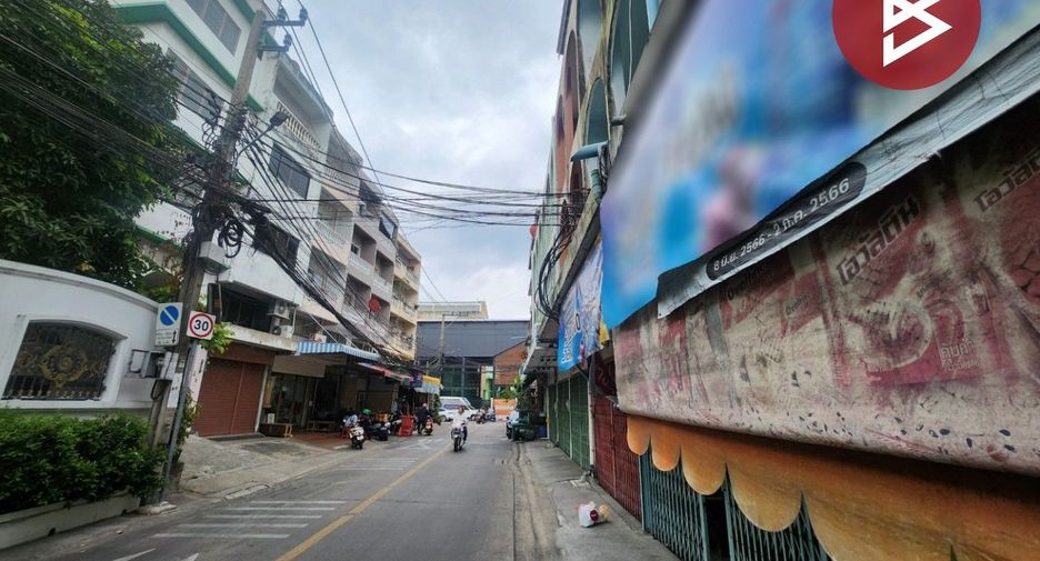 For sale 3 bedrooms retail Space in Yan Nawa, Bangkok