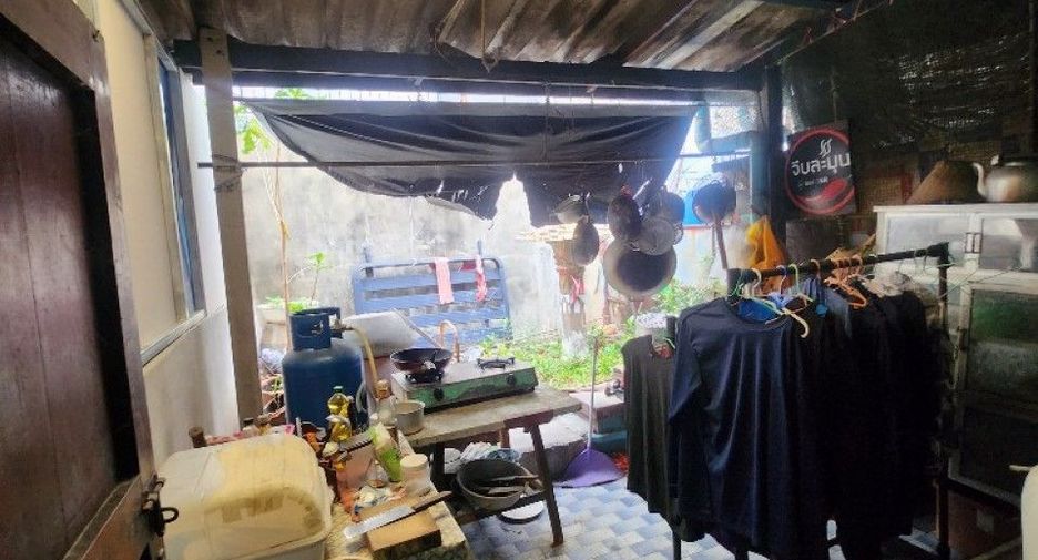 For sale 3 bedrooms retail Space in Yan Nawa, Bangkok