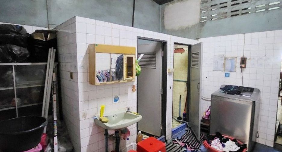 For sale 3 bedrooms retail Space in Yan Nawa, Bangkok