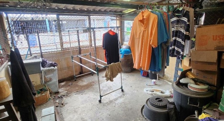 For sale 3 bedrooms retail Space in Yan Nawa, Bangkok