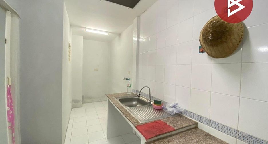 For sale 3 bedrooms townhouse in Mueang Samut Sakhon, Samut Sakhon
