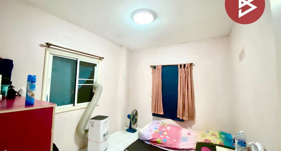 For sale 3 bedrooms townhouse in Mueang Samut Sakhon, Samut Sakhon