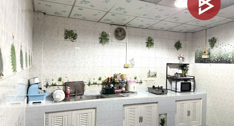 出售 2 卧室 联排别墅 在 Min Buri, 曼谷