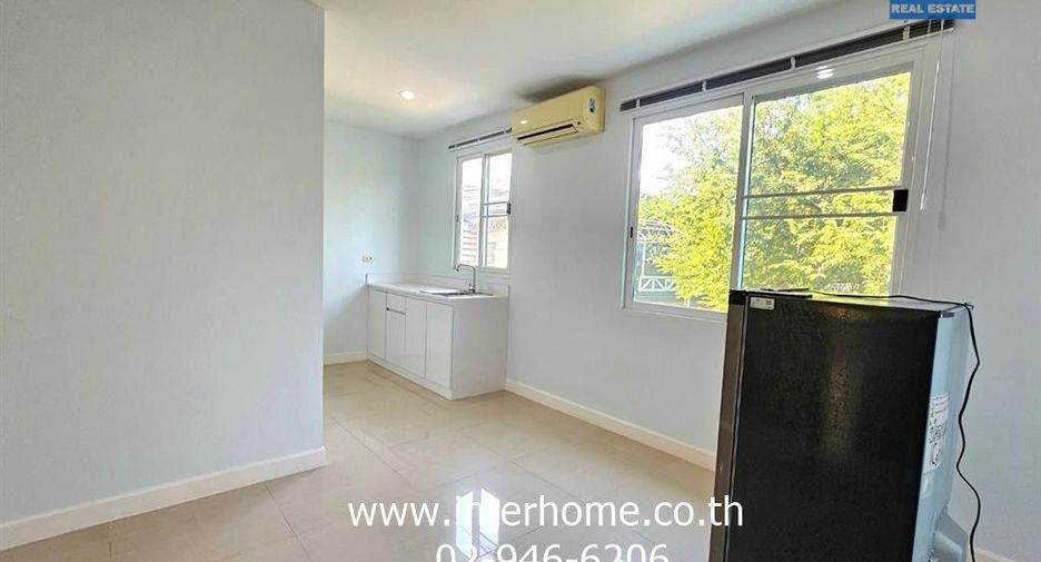 For sale 4 bedrooms townhouse in Bang Na, Bangkok