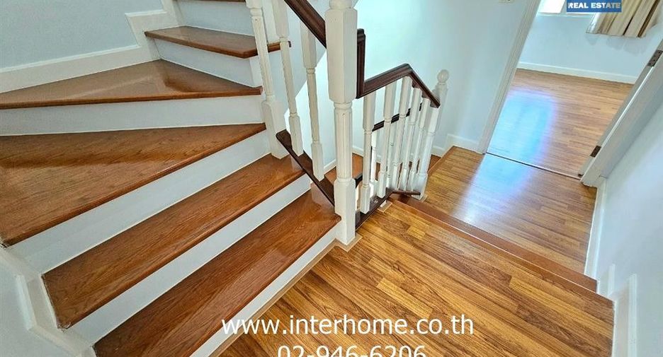 For sale 4 bedrooms townhouse in Bang Na, Bangkok