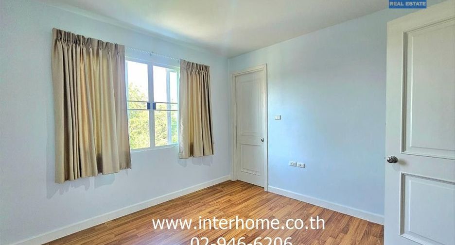 For sale 4 bedrooms townhouse in Bang Na, Bangkok
