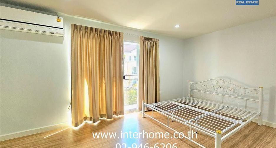 For sale 4 bedrooms townhouse in Bang Na, Bangkok