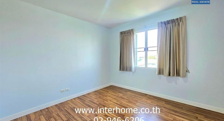 For sale 4 bedrooms townhouse in Bang Na, Bangkok
