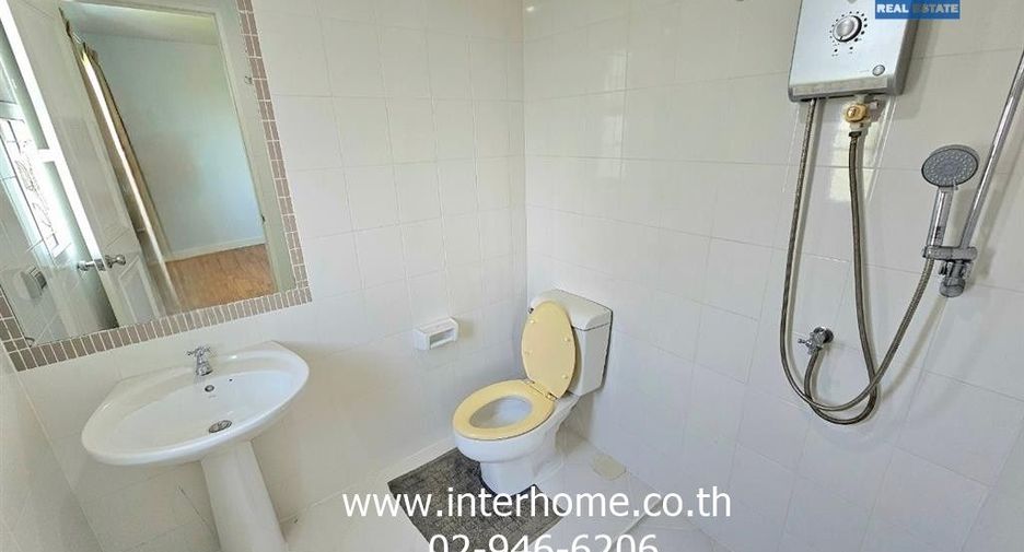 For sale 4 bedrooms townhouse in Bang Na, Bangkok
