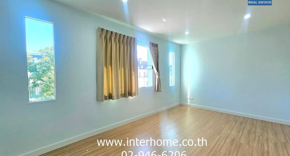 For sale 4 bedrooms townhouse in Bang Na, Bangkok