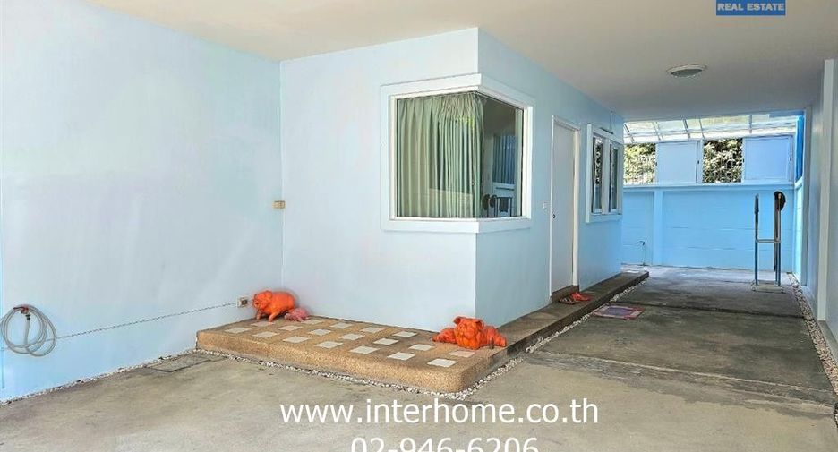 For sale 4 bedrooms townhouse in Bang Na, Bangkok