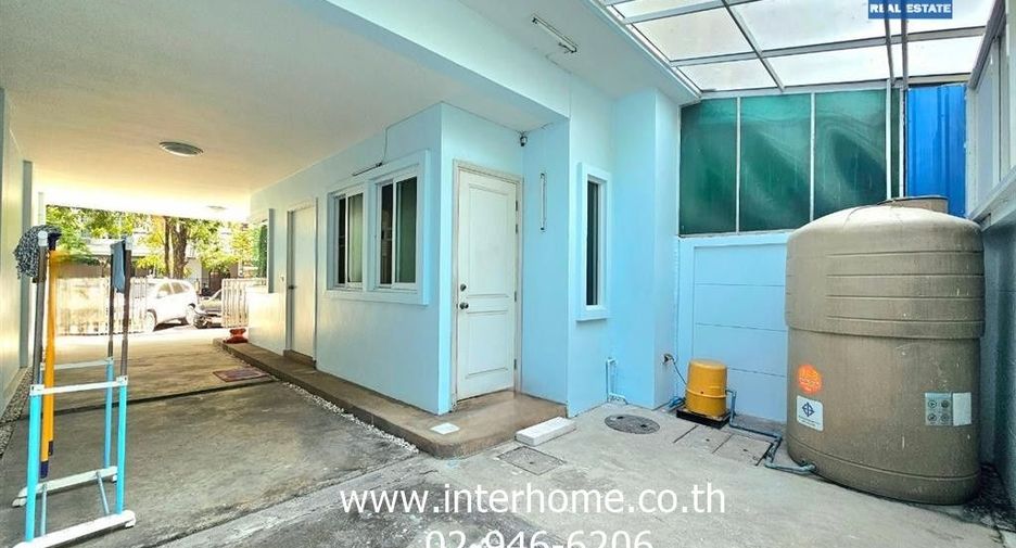 For sale 4 bedrooms townhouse in Bang Na, Bangkok