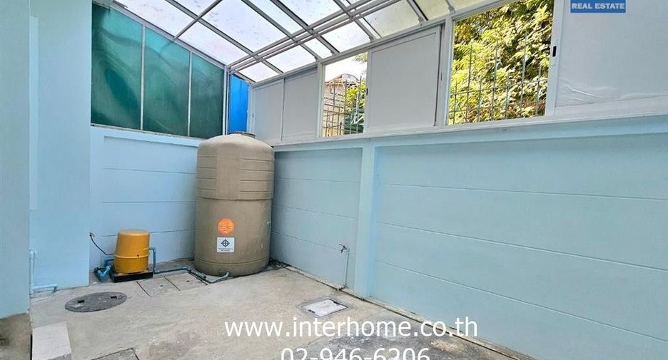 For sale 4 bedrooms townhouse in Bang Na, Bangkok