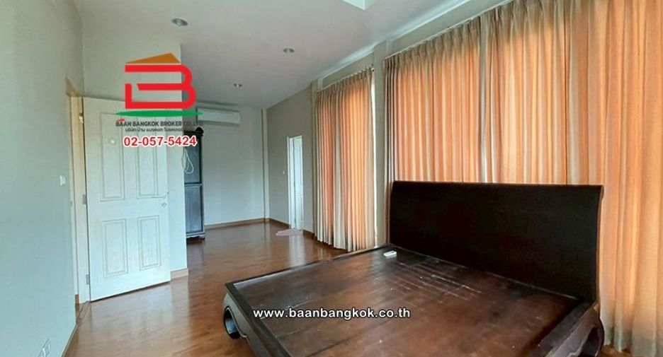 For sale 3 bedrooms house in Phasi Charoen, Bangkok