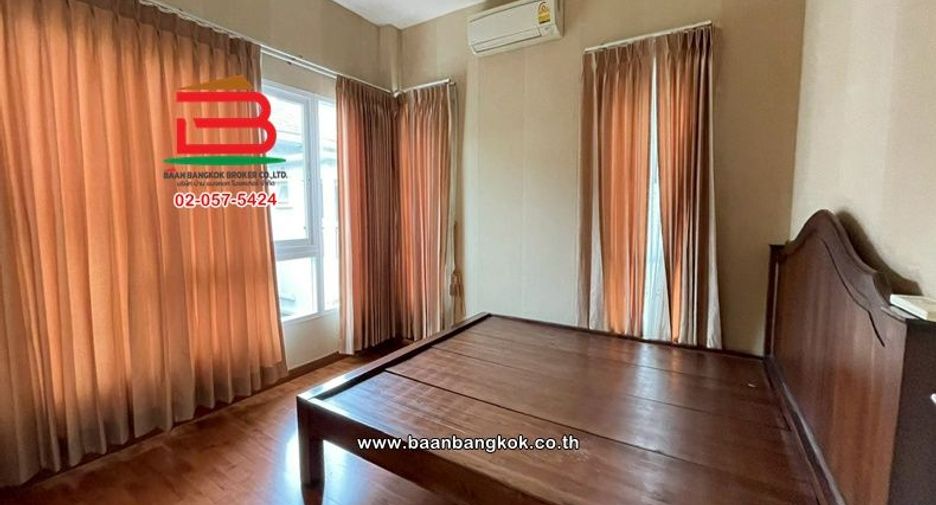 For sale 3 bedrooms house in Phasi Charoen, Bangkok