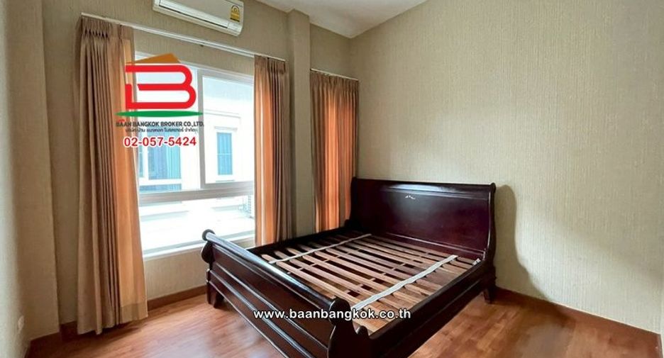 For sale 3 bedrooms house in Phasi Charoen, Bangkok