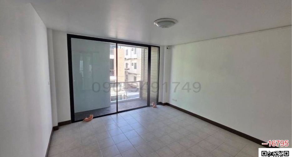 For rent 2 bedrooms retail Space in Khlong Sam Wa, Bangkok