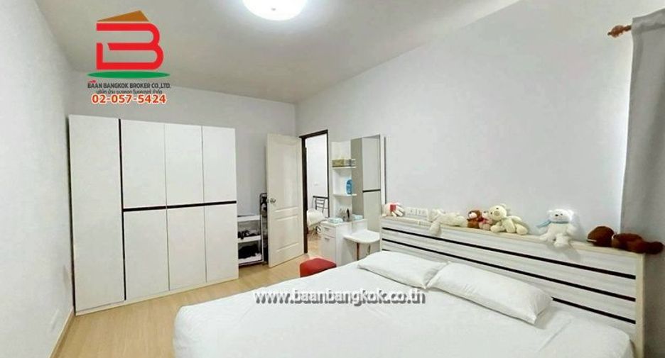 Casa adosada en venta de 3 habitaciones en Thanyaburi, Pathum Thani