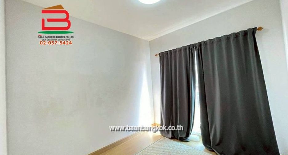 Casa adosada en venta de 3 habitaciones en Thanyaburi, Pathum Thani