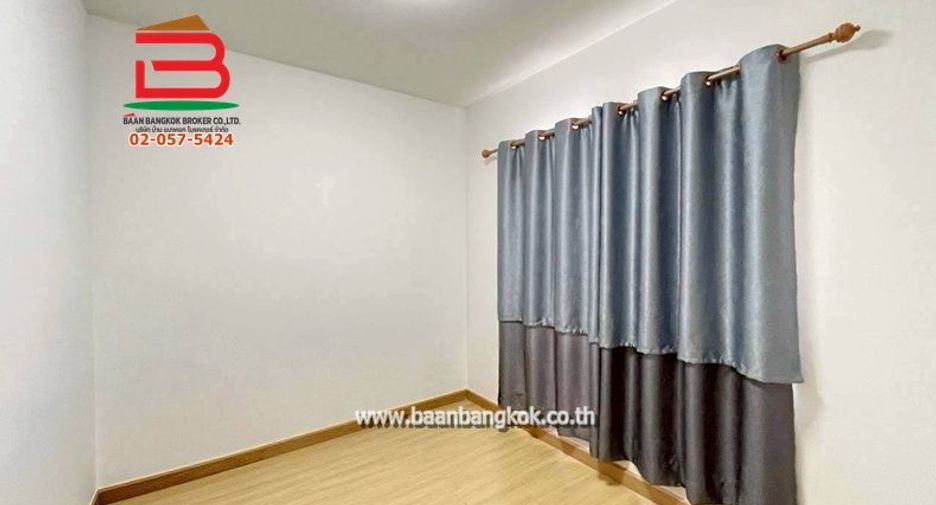 Casa adosada en venta de 3 habitaciones en Thanyaburi, Pathum Thani
