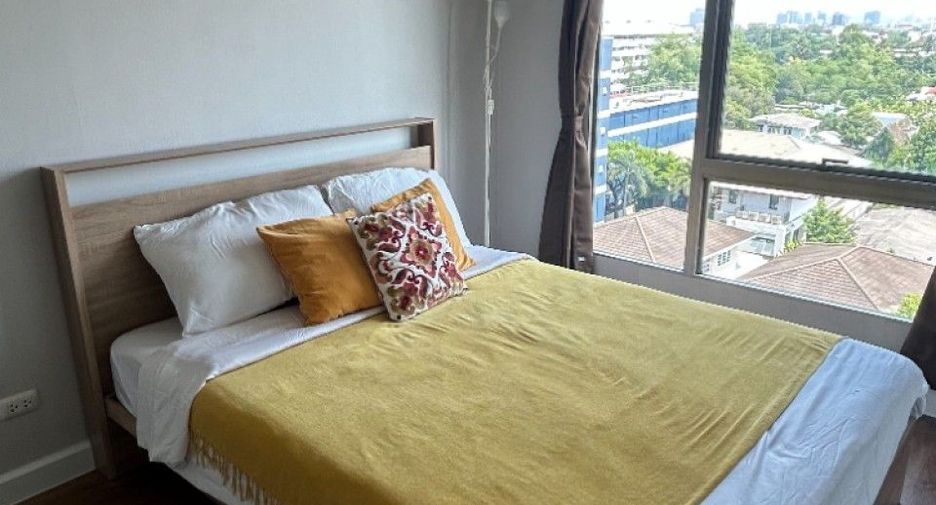 For sale 2 bedrooms condo in Huai Khwang, Bangkok