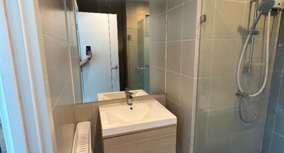 For sale 2 bedrooms condo in Huai Khwang, Bangkok