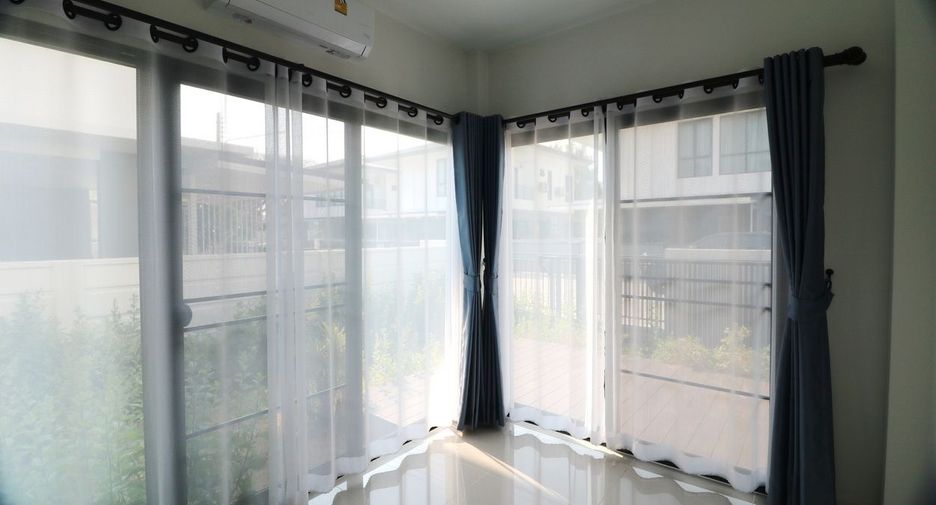 For rent 4 bedrooms house in Mueang Udon Thani, Udon Thani