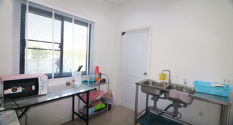 For rent 4 bedrooms house in Mueang Udon Thani, Udon Thani