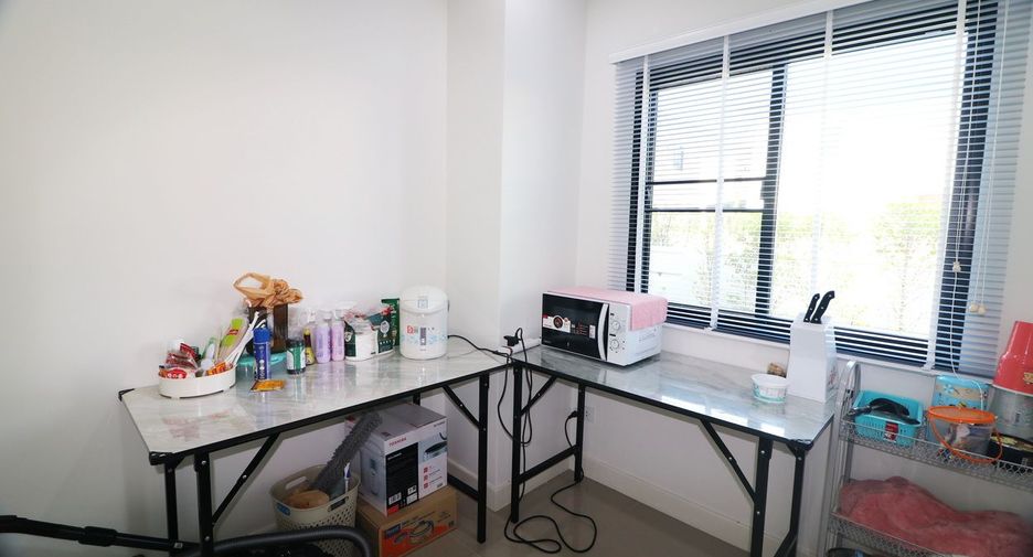 For rent 4 bedrooms house in Mueang Udon Thani, Udon Thani