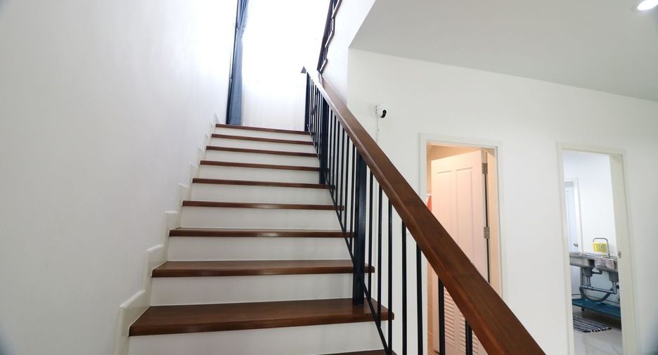 For rent 4 bedrooms house in Mueang Udon Thani, Udon Thani