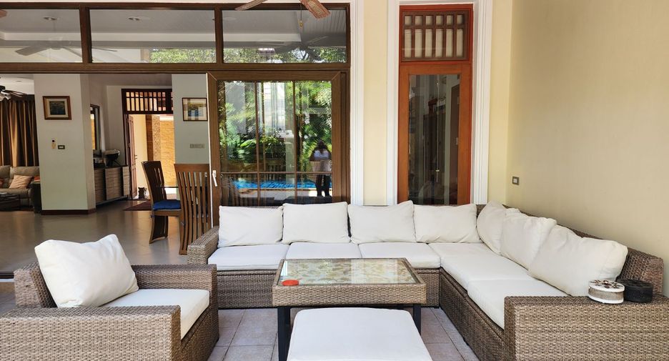 For rent 5 bedrooms villa in Mueang Phuket, Phuket