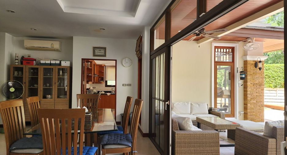 For rent 5 bedrooms villa in Mueang Phuket, Phuket